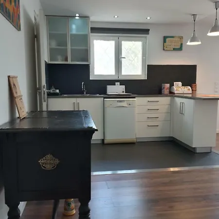 Cozy Place בית הארחה *